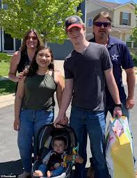 Dustin wakefield was dining with his family in . 4xhnx9zxjjtx M