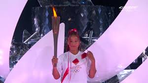 The celebration cauldron is seen who is hosting the games? I T099lxudt9am
