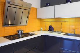 Http Www Kitchen Design Ideas Org Images Kitchen Cabinets Modern Two Tone 047 S23582971 Dark Blue White Yellow Walls Jpg Kitchen Blue Kitchens Kitchen Design