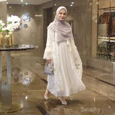 Hijab warna dusty pink baju. Tips Padu Padan Atasan Dengan Rok Plisket Kekinian Ala Shireen Sungkar