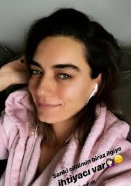 Katıldığı güzellik yarışmasında kendinden bahsettiren hande subaşı, 2005 türkiye güzellik kraliçesi seçildi. Hande Subasi Makyajsiz Hali Hande Subasi Kimdir