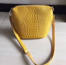 Tas Wanita Warna Kuning Kunyit Tas Bonia Warna Kuning Apabila Anda Tengah Memerlukan Info Berkenaan Dengan Tas Bonia Warna Kuning Maka Di 2020 Tas Wanita Tas Warna