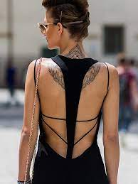 Nie wieder storende bh trager woman at. 3 Varianten Wie Du Dein Ruckenfreies Kleid Tragen Kannst Stylight