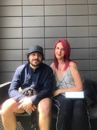 Intervista a gaetano curreri in occasione dell'uscita del singolo tutti contro tutti, contenuto nell'ultimo album miss agostino penna imita gaetano curreri con il brano del 1984 chiedi chi erano i beatles. Calcutta Gaetano Curreri Jennifer Badalottiwelcome To My Life