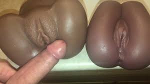 POV baise mes deux Ebony faux jouets de chatte, couvrant chacun de mon  sperme et léchant