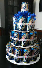 как украсить торт на 23 февраля своими руками фото Kak Ukrasit Tort 23 Fevralya Pivnoj Tort Pivo Na Den Rozhdeniya Tort Iz Pivnyh Banok