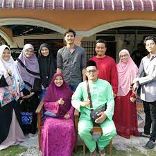 Malah fattah juga dikatakan telahpun berjumpa dengan keluarga pelakon tersebut. Mingguan Wanita Waahh Meriah Keluarga Besar Fattah Facebook