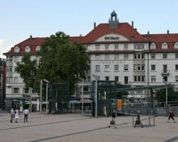 Hast du fragen zu deinem girokonto oder möchtest ein depot nach monatelanger wartezeit können wir nun endlich die filiale am marienplatz wieder eröffnen. Auf Dem Marienplatz Gibts Immer Was Zu Gucken Stuttgarter Nachrichten