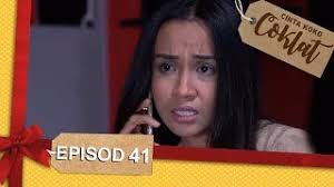 Damia, pengerusi 'rich chocolate' menerima seorang pelumba kereta yang terpaksa bercuti dari perlumbaan litar akibat krisis kewangannya. Cinta Koko Coklat Episod Penuh Zahirah Macwilson Aqasha Didiktv Kpm Thewikihow