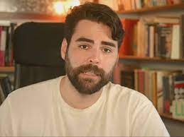 Quién es Rubén Gisbert, el reportero que Iker Jiménez ha despedido por  mancharse de barro antes de hacer un directo desde Valencia