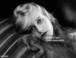 271 photos et images haute résolution de Dora 1930