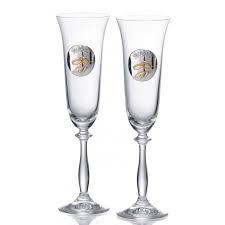 Sabemos que es un reto, que es tan difícil regalarle algo que entre amigos os lo jugáis a los chinos, que has hecho una lista mental y lo tiene todo repetido tres veces… Copas Personalizadas Para Bodas De Oro En Cristal Bohemia