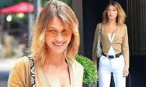 See more of bella hadid on facebook. Bella Hadid Goes Blonde Model Shows Off New Lighter Locks While Out And About In New York City Daily Mail Online