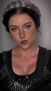 Violet Sorrengail Outfit