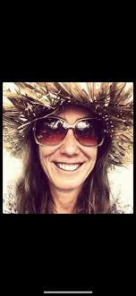 Kelly & Jax showing my daughter Aria a few chords back in 2004 at my house  in Huntington Beach, CA 👧🎸💙