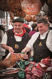 «il avait fallu une décision royale pour qu'ici, au pays basque, à bayonne, une. Foire Au Jambon A Bayonne Agenda Pays Basque Et Bearn Routard Com