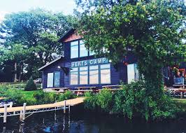 Book a hotel near chain of lakes. Cisco Chain