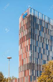 Wenn sie erfahrungen mit diesem unternehmen gesammelt haben, teilen sie diese hier mit anderen seitenbesuchern. Frankfurt Germany July 7 2013 New Building Of The State Owned Kfw Bank Kreditanstalt Fuer Wiederaufbau Stock Photo Picture And Royalty Free Image Image 21242555