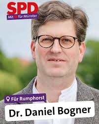 Ich bin 53 Jahre alt, Vater dreier Kinder und selbst Sohn einer  Münsteranerin. In unserer Stadt bin ich mit dem Herzen verwurzelt. Als  Theologe und Professor für Sozialethik mag ich den Umgang