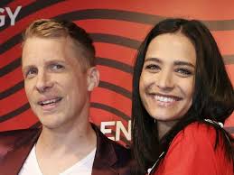 Der comedian und seine frau amira (28) sind seit ihrer hochzeit fleißig dabei, ihre kleine familie zu. Pin Auf Stars Die Liebe