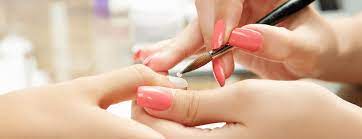 Acrylnägel sind nicht nur teurer, sondern auch schwieriger anzubringen beim modellagevorgang mit schablonen ist darauf zu achten, dass diese möglichst bündig am naturnagel aufliegen. Nagelmodellage Mit Gel Acryl Anleitung Fur Perfekte Nagel 99nails