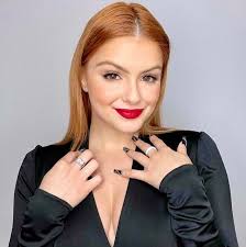 Profile for Ariel Winter. private