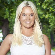 Jag är en sluskig fyrabarnsmamma i i övre medelåldern, ingen utbildning, tragisk, småtjock och humorbefriad. Blog Magdalena Graaf Ocast