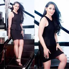 Sanjay Dutt 39 S Wife Manyata Dutt Looks Awesome Fashion Teenage Girls Famous Dress Insta Fashion