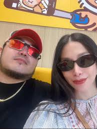 Kanina po sa Sm Batangas, mrami po kami nameet. My pagkakataon knina na  natumpok kmi ng tao para mag picture at grupogrupo ata iyon, my kumurit  pala skn mabilis ang pang yayari