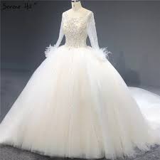 Zur anprobe hat sie ihre mutter und ihre brautjungfer hayley möchte an ihrem großen tag unbedingt ein kleid mit federn tragen. Weiss Sparkle Luxus Lange Armeln Hochzeit Kleider Oansatz Diamant Federn Sexy Brautkleider Ha2273 Nach Mass Wedding Dresses Aliexpress