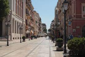 Die ziemlich herunter gekommene altstadt des alten (oliven)ölexport hafens hatte mich. Taranto Tarent Die Moglichkeit Einer Insel Das Meer Und Apulien