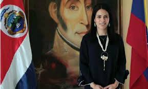 Embajada de Venezuela opera con voluntariado y apoyo del Gobierno