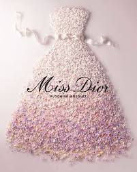 miss dior blooming bouquet een jurk geborduurd met duizend kleine bloemen ヴィンテージドレス ウェディング ウェディングのデコレーション