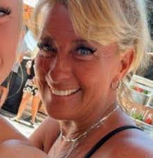 How long is it ethically responsible for someone with an avoidant  attachment style to disclose or hint at it in a relationship?