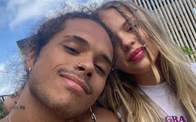 Após o youtuber se declarar para a. Namorado Defende Luisa Sonza De Ataques Apos Morte De Filho De Whindersson Noticias Da Tv