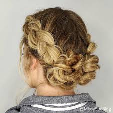 Whenever it comes around, it brings with it fresh, clean, and bouncy locks that make you feel like you can take on the world. 20 Cute And Easy Hairstyles For Greasy Hair That Hide Oily Roots