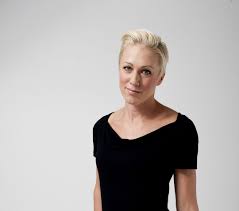 Kajsa margareta bergqvist, född 12 oktober 1976 i sollentuna, stockholms län, är en svensk före detta höjdhoppare. Kajsa Bergqvist
