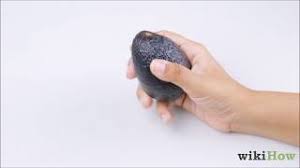 Se stai raccogliendo un avocado da un albero, scegline uno grande con un colore uniforme e scuro e di consistenza solida. Come Far Maturare Un Avocado Youtube