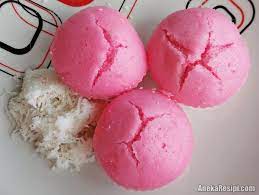 Tapi resepi mak saya ni cuma menggunakan tepung gandum sahaja. Resepi Apam Beras Gebu Merekah