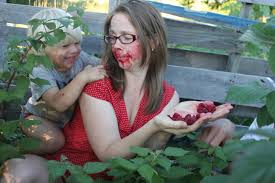 A raspberry trellis is a support structure that is erected on either side of a raspberry plant. Top 10 Tips For Planting Raspberry Canes And Getting Tonnes Of Berries