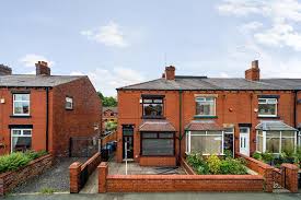 66 Spring Lane, Lees, Oldham, OL4 5AZ 2 bed end of terrace house