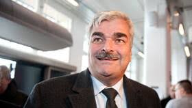 Juholt har varit riksdagsledamot sedan 1994. Hakan Juholt Slutar Som Ambassador Pa Island