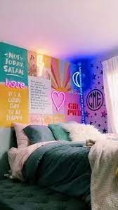 28 Lovely Dorm Room Ideas To Tare Room Decor Dorm Room Posters Girls Dorm Room Dorm Room Inspiration