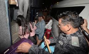 Adalah di maklumkan bahawa jabatan imigresen pulau pinang telah mempunyai 'facebook rasmi' yang tersendiri.oleh yg demikian bermula pada hari ini laman ini tidak akan lagi mengemaskini sebarang sebarang program atau aktiviti jabatan.mohon semua like ke laman rasmi seperti yang tertera utk mendapatkan info yang terkini berkenaan jabatan imigresen pulau pinang.sekian harap maklum. Jabatan Imigresen Kaji Kaedah Kekang Pelacuran Warga Asing