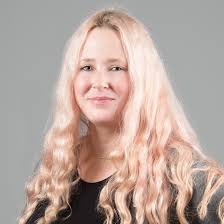 Erin Cunningham's Instagram, Twitter & Facebook