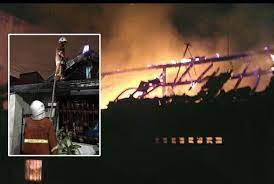 Tpl (toba pulp lestari) mulai bulan april sampai bulan juni berkontribusi pada warga masyarakat desa hutagaol sihujur kec silaen kab toba, yaitu dalam rangka merehabilitasi rumah warga yang tidak layak di huni'. Lupa Matikan Lilin Rumah Di Jalan Demak Hangus Terbakar