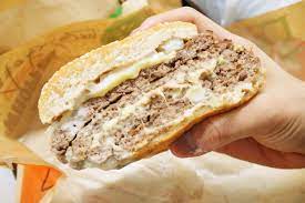 4枚の肉厚ビーフパティをとろっとチーズと共にこれでもかと食らうバーガーキング「キング・イエティ ザ・ワンパウンダー」試食レビュー - GIGAZINE