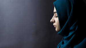 Bagi perempuan muslim, berhijab adalah kewajiban. Perancis Larang Perempuan Berhijab Antar Anak Ke Sekolah