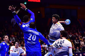 Le fc porto est la section handball du club omnisports du futebol clube do porto, situé à porto au portugal. Die Portugiesen Andre Gomes Li Und Alexis Borges Hernandez Re Verteidigen Gegen Den Franzosen Dika Mem Zwei Der Drei Spieler Finden Sie In Unserer Bildergalerie Stuttgarter Zeitung