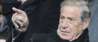 Après les critiques de Sylvie Vartan sur l'inhumation de Johnny, Jean-Claude  Darmon lui répond